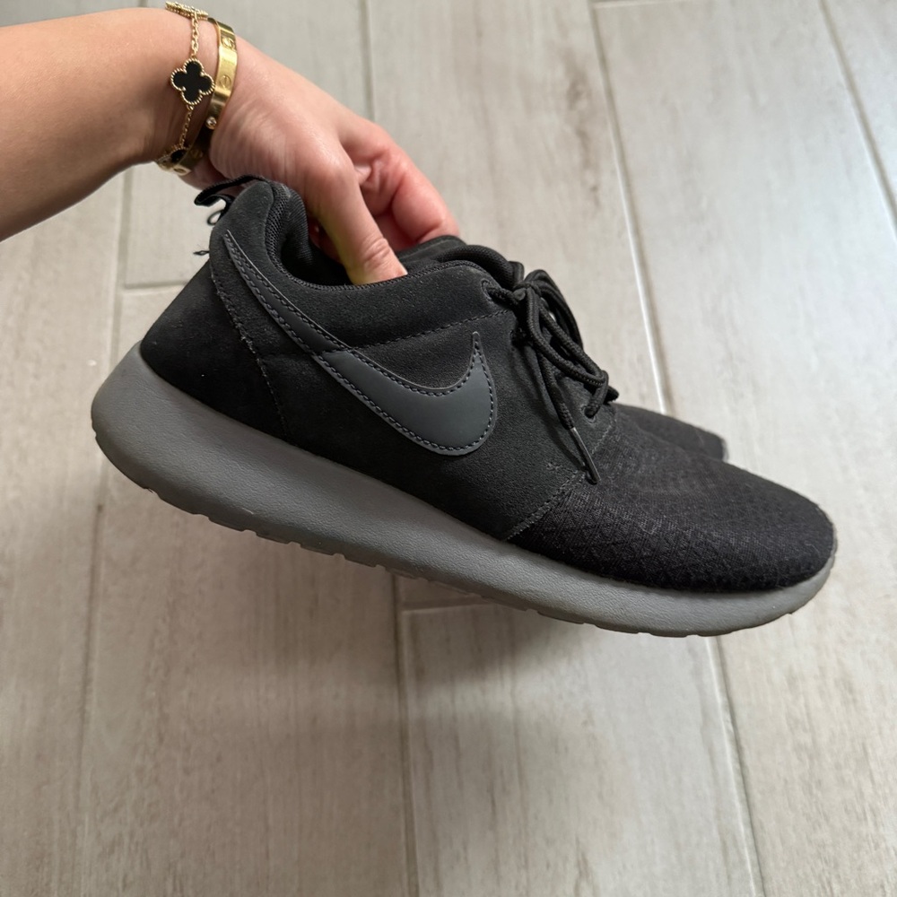 NIKE Roshe Run Winter Sneakers 8 Black Suede Mesh